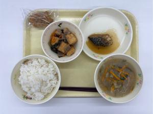 古都ならの日　ご飯・さばの梅煮・吉野煮・奈良なすのみそ汁・ミニたい焼き