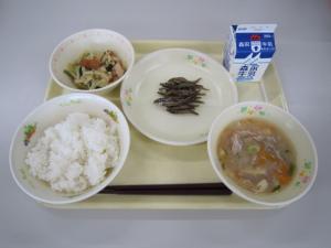 ご飯・牛乳・きびなごのレモンじょうゆあえ・青菜の煮びたし・豚汁