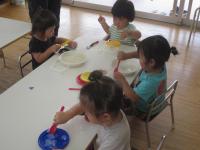 寒天をまぜて遊んでいます