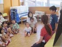 短冊にかいた願い事を紹介しています