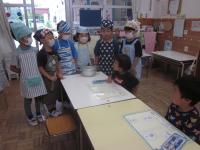 3歳児さんへつくったカレーを届けています