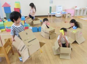 段ボールに入っちゃおう