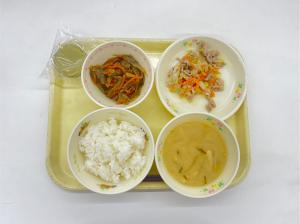 ご飯・牛乳・きびなごのレモンじょうゆあえ・青菜の煮びたし・豚汁
