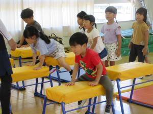 5歳児たっちゃん先生の体操教室「跳び箱」の様子