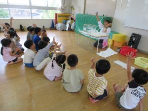 5歳児水実験の様子