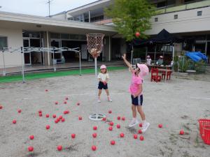 佐保幼　玉入れ遊び