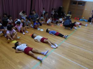 あお向けから走っています