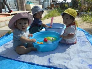 水遊びをしています