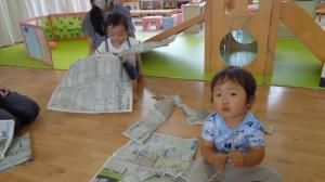 たんぽぽ　新聞遊び