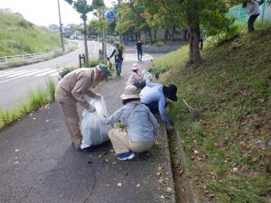 園舎草刈り1