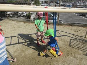 5歳児ブランコのように遊ぶ様子