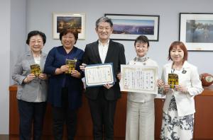 防災セット寄附の様子
