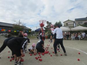 くじらぐみ親子玉入れ