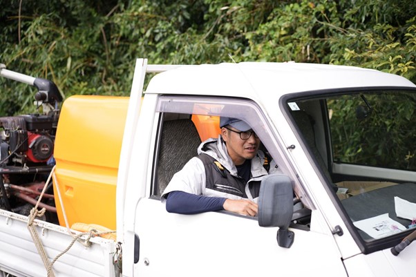 トラックを運転する健次さん