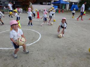 佐保幼　のびのびクラブ　ボール遊び
