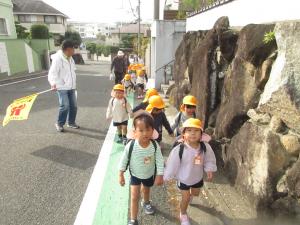 手をつないでいくよ