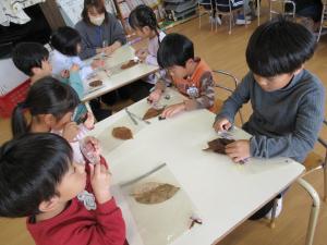 虫めがねでみてみるとばら組