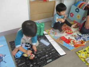 お弁当を食べています