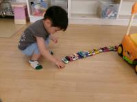 1歳　車並べ