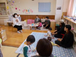 栄養士さんのお話を聞いています