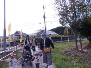 帰りも元気に歩いています