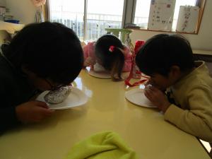食べる３