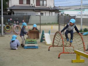 自分たちで運動用具をもってきます