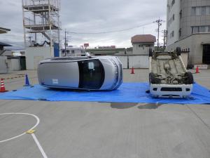 横転、転覆した車両
