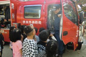消防車悦明　運転席