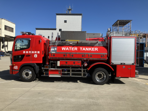 小型動力ポンプ付水槽車の写真
