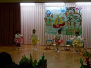 4歳児お母さん役が言葉を言っています