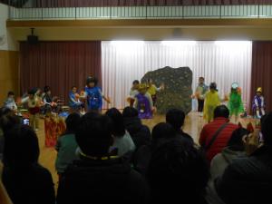 5歳児縄跳びを楽しんでいます