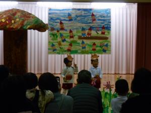 3歳児リスがドングリを拾ってきたよ
