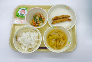 R6.11.25　ご飯・ししゃもフライ・豚肉と白菜の五徳みそ炒め・すまし汁・」抹茶プリン