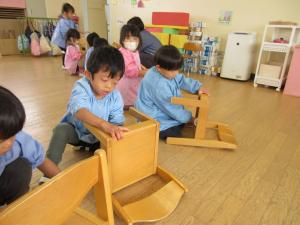 椅子のぞうきんがけもも組