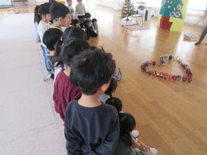 5歳児キャンドルを楽しむ様子
