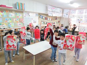 5歳児クリスマスプレゼントをもらった時の様子