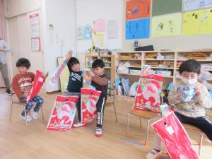 何かなと中身をみています