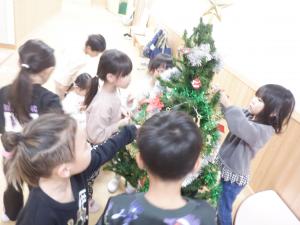ツリーのかざりつけ