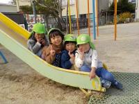 すべり台で