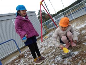 雪をあつめる