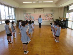 始業式で園長先生の話を聞きました