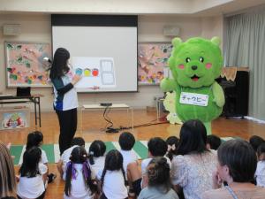 交通安全教室でちゃうぴーが来てくれました。