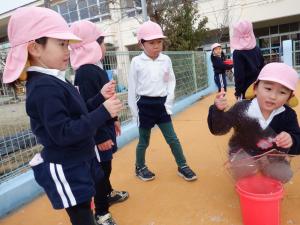 佐保幼　プールの氷4