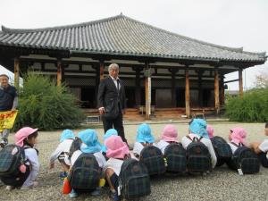 元興寺でふかざわせんせいのお話を聞きました