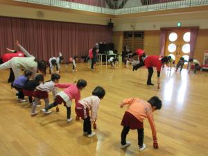 足先をタッチしています