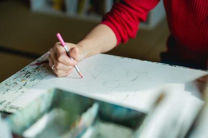 絵を描く御手洗さん