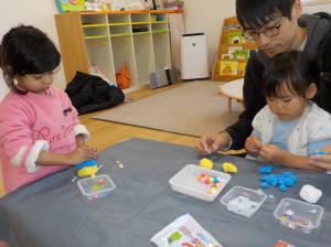 紙粘土製作２歳児