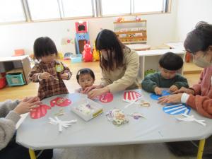 ひよこ組　手袋をつくったよ