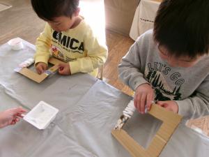 毛糸を巻いています